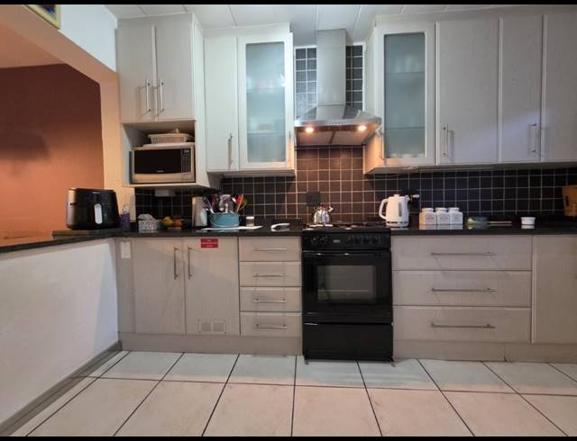 2 BEDROOM TOWNHOUSE FOR SALE IN NEW REDRUTH